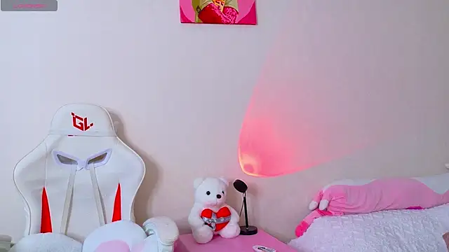 peachiee  online show from March 21, 3:22 am