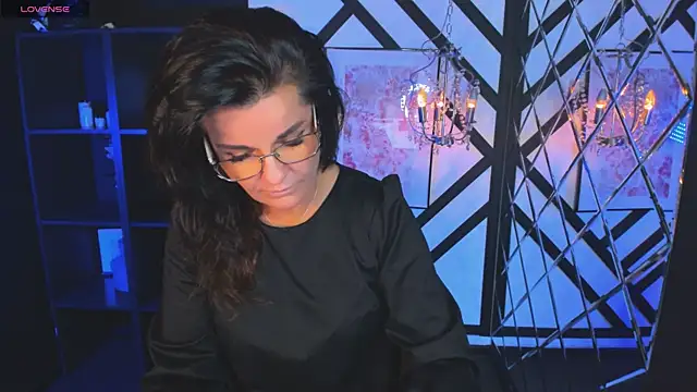 RikaCoutts online show from April 6, 5:19 am