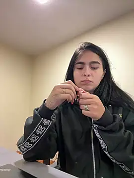 Sara Fernandez  online show from April 15, 2:50 pm