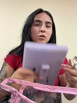 Sara Fernandez  online show from March 5, 2:57 pm