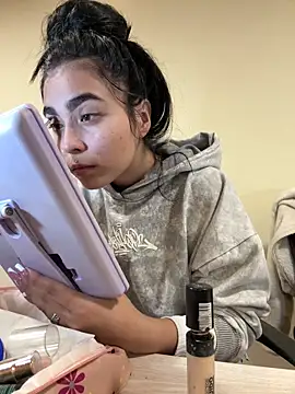 Sara Fernandez  online show from March 17, 2:43 pm