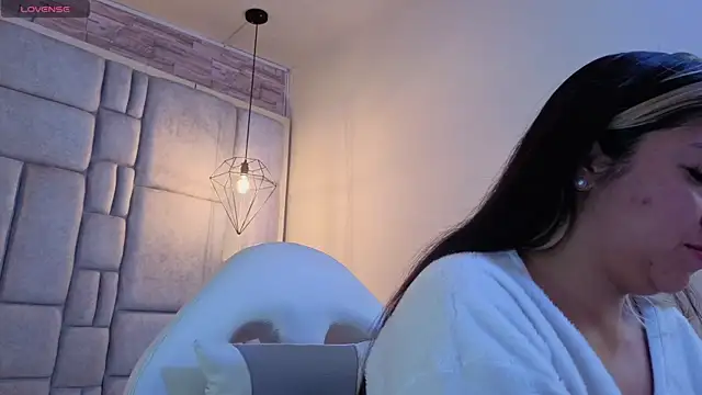 Dahiana Dmour  online show from July 11, 1:11 pm