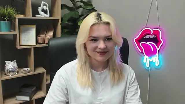 SweetLilyxo online show from March 5, 2:24 pm