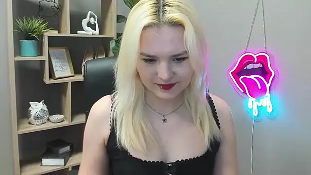 SweetLilyxo online show from April 15, 6:36 am