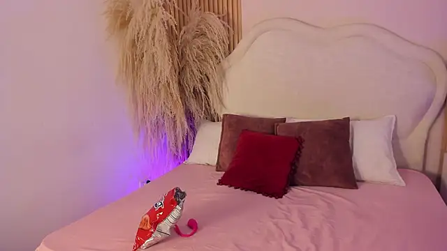 rebeca taylor online show from April 18, 3:20 am