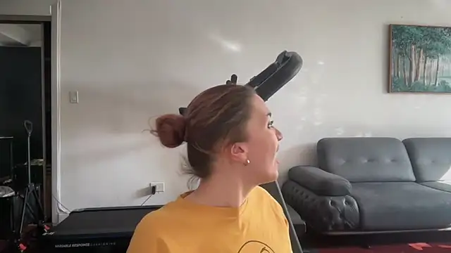 sammygirlll online show from April 11, 1:15 pm