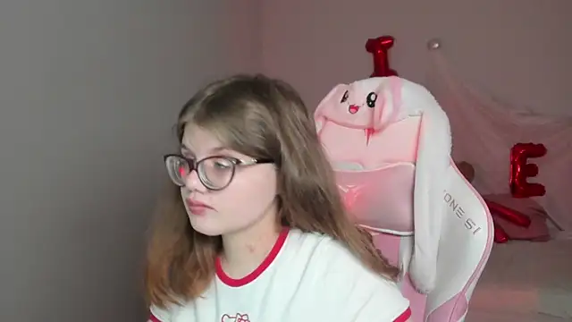 ChloeHalses online show from February 17, 5:18 am