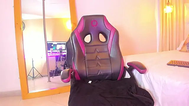 Demon lala online show from March 6, 1:06 pm