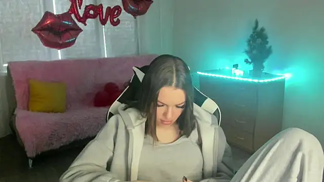 CandyGyrl online show from March 12, 1:30 am