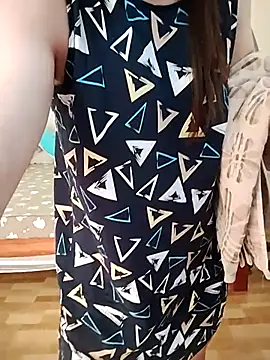 LiilyZi online show from March 2, 7:15 am