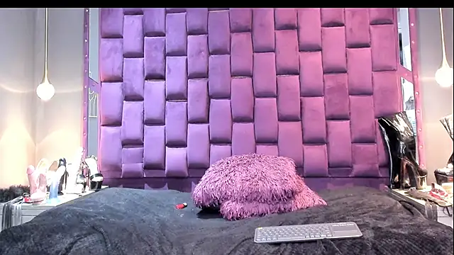 SiennaSuarez online show from March 22, 8:20 am