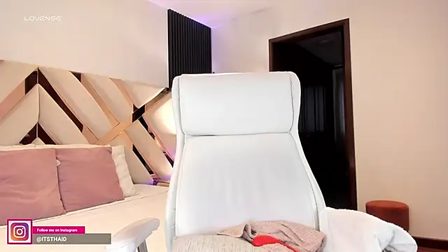 missthailand  online show from March 30, 10:31 pm