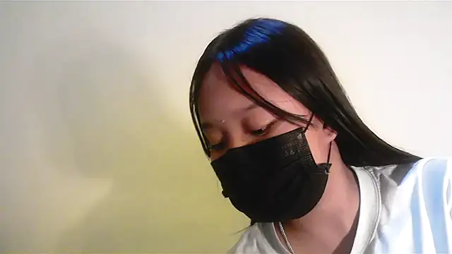 PRENCY CUTE online show from March 4, 5:30 pm