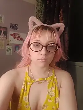 PinkyDavi online show from April 7, 10:45 pm