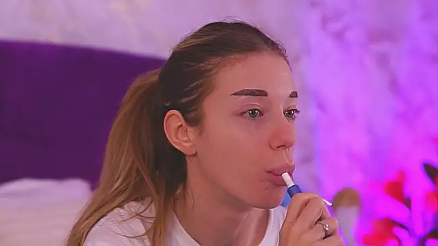 EllinaNuria online show from February 17, 4:23 am