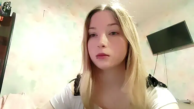 TiaBIanks online show from March 19, 8:29 am