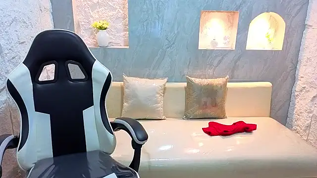 Catalina Tx  online show from February 20, 12:50 pm