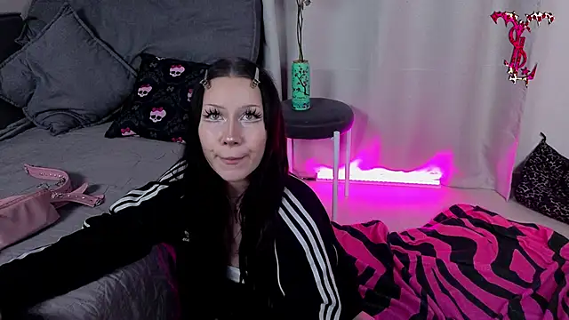 xdigitalxhoe online show from June 1, 8:43 pm