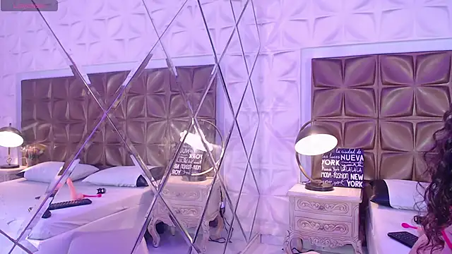 LunaJohns online show from April 15, 12:39 pm