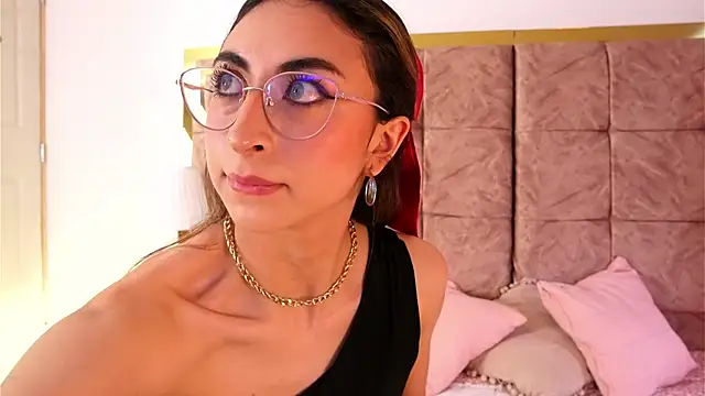 EmmaClark   online show from April 6, 8:21 pm