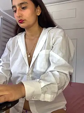 -BabyLuna online show from February 21, 2:40 pm