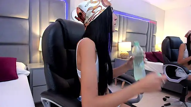 ZoeKitten online show from February 27, 8:52 pm