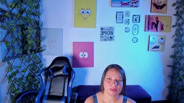 Juli W online show from February 15, 3:00 pm