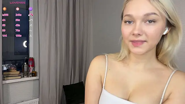 sweeety chloe online show from February 13, 3:02 pm