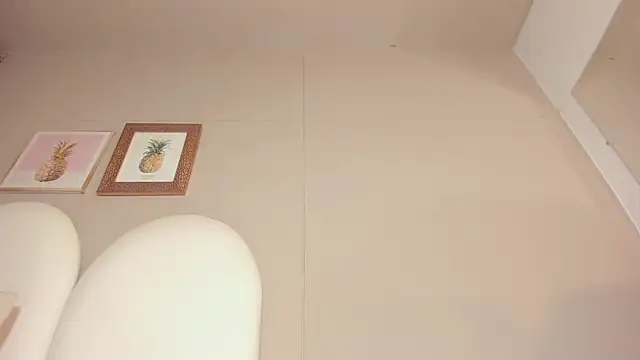 luna bradley  online show from March 25, 1:25 pm