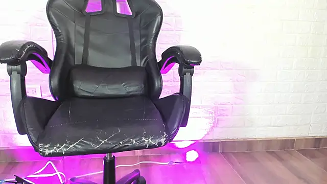 Sara Love 1 online show from April 10, 8:20 am