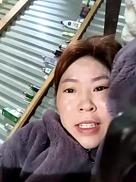 Yiyoongg online show from April 3, 12:30 am