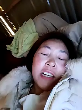 Yiyoongg online show from February 21, 9:43 am