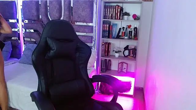 Taylor scottt online show from February 24, 8:40 pm