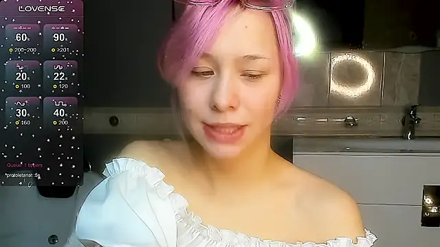 EmilyTrase online show from April 6, 1:27 am