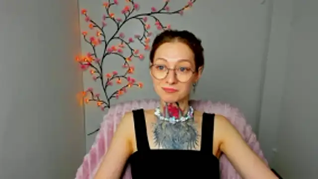 Esmi Winter online show from March 29, 6:29 pm