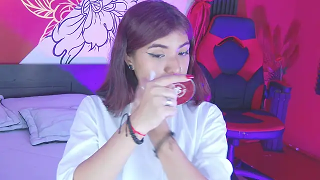 katie rougee  online show from April 17, 11:29 pm