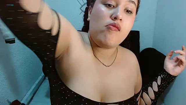 leilanewgirl online show from February 13, 6:20 pm