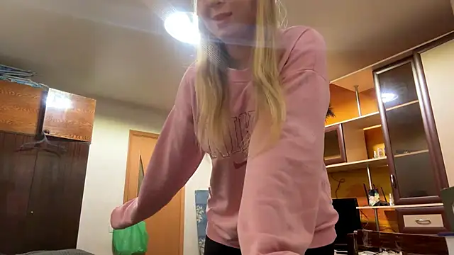 RoseBakeer online show from February 16, 9:36 pm