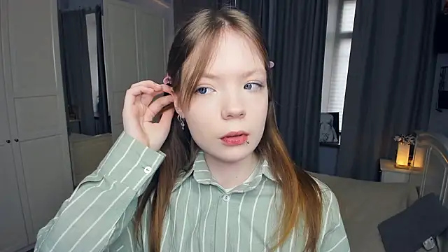 LavenderMitten online show from March 6, 5:35 am