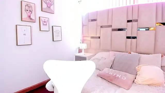 Maya-jhons online show from March 4, 1:50 pm