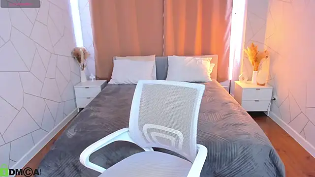 kristi kitss online show from April 18, 9:23 am