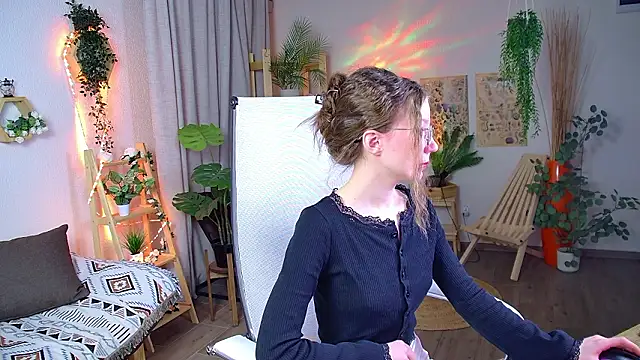 ElliFrankenweenie online show from March 11, 7:01 am