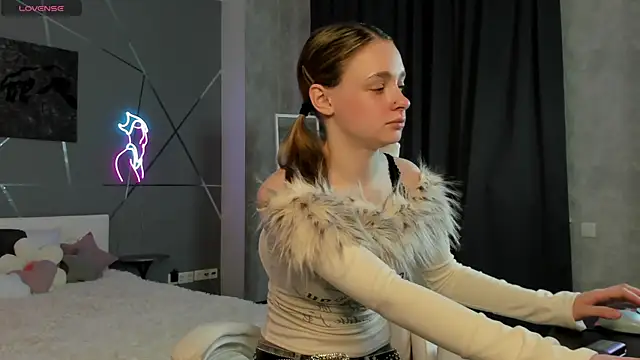 naomi reiss online show from July 1, 1:38 am