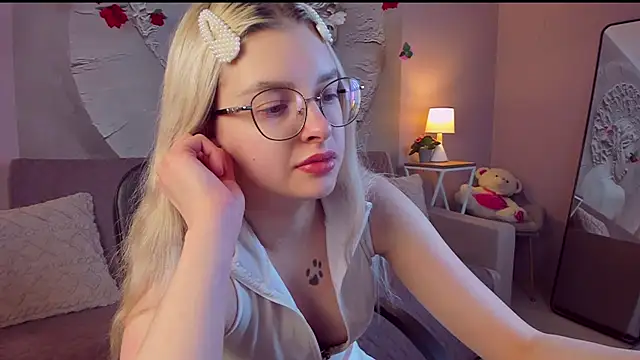 TiffanyPeachi online show from March 24, 11:04 am