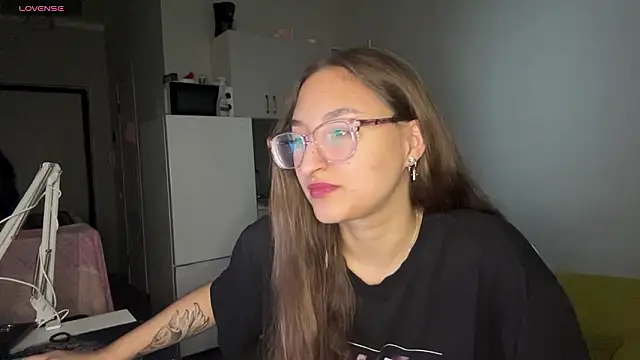 YettaUrive online show from February 18, 3:44 pm