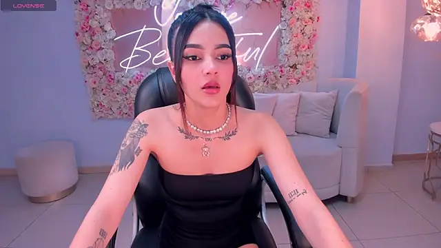 CarolineEvans x online show from March 16, 4:26 am