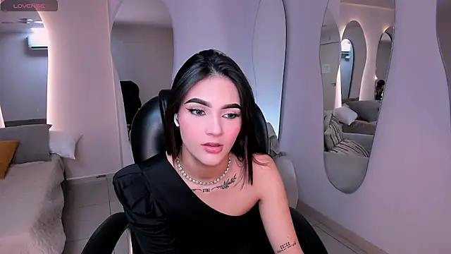 CarolineEvans x online show from March 9, 5:21 am