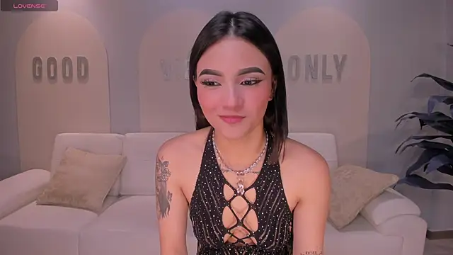 CarolineEvans x online show from March 11, 6:06 am