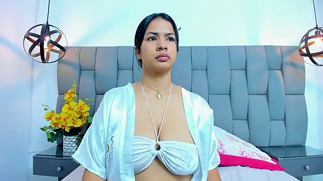 lunavarela online show from February 21, 11:55 am