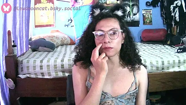 lewd mooncat online show from May 1, 10:35 pm